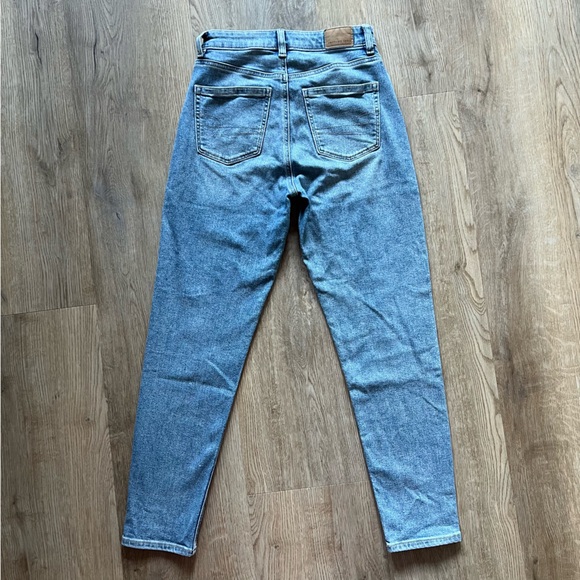 American Eagle High Rise Straight Jeans - Size 0 - Picture 2 of 3